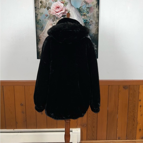 Super Cool Vintage Y2K Gallery Faux Fur Bomber Jacket! - Picture 5 of 7